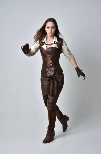 Full Length Portrait Brunette Girl Wearing Brown Leather Steampunk Outfit — Stock Photo, Image