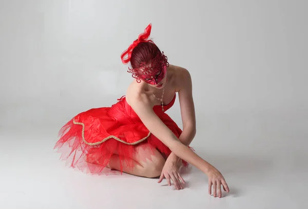 Portrait Complet Une Fille Portant Costume Masque Ballerine Rouge Pose — Photo