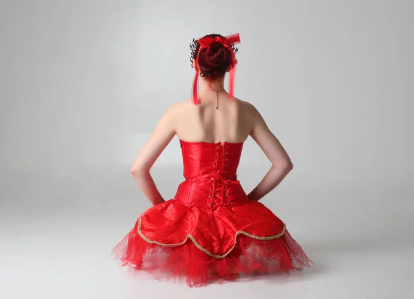 Retrato Cuerpo Entero Una Niña Vestida Con Traje Bailarina Roja — Foto de Stock