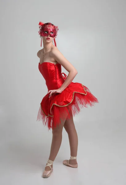 Retrato Longitud Completa Niña Con Tutú Bailarina Roja Máscara Pose —  Fotos de Stock