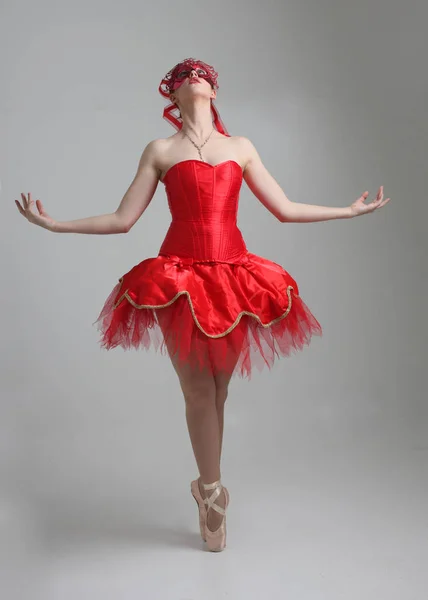 Portrait Pleine Longueur Fille Portant Tutu Ballerine Rouge Masque Pose — Photo