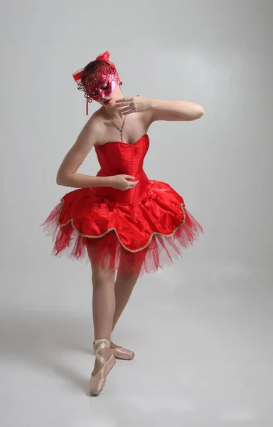 Retrato Longitud Completa Niña Con Tutú Bailarina Roja Máscara Pose —  Fotos de Stock