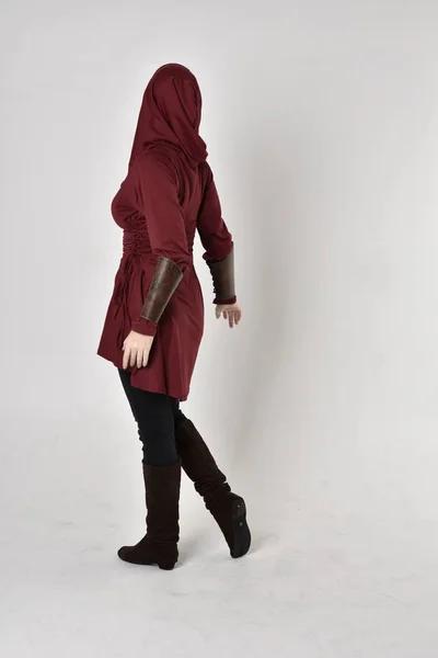 Full Length Portrait Girl Wearing Fantasy Long Red Hooded Tunic — Stock Photo, Image