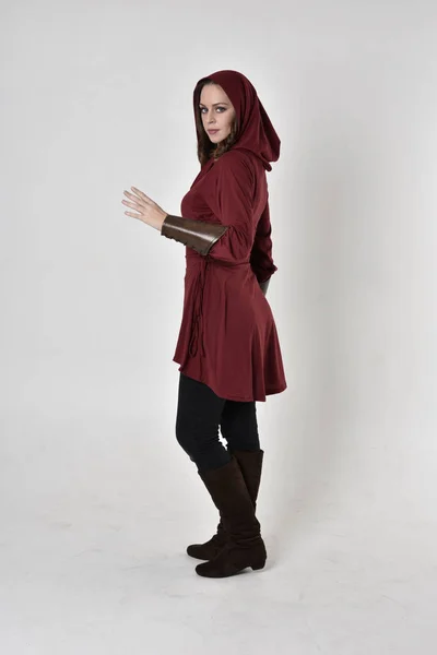 Full Length Portrait Brunette Girl Wearing Red Fantasy Tunic Hood — ストック写真