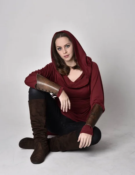 Full Length Portrait Brunette Girl Wearing Red Fantasy Tunic Hood — ストック写真