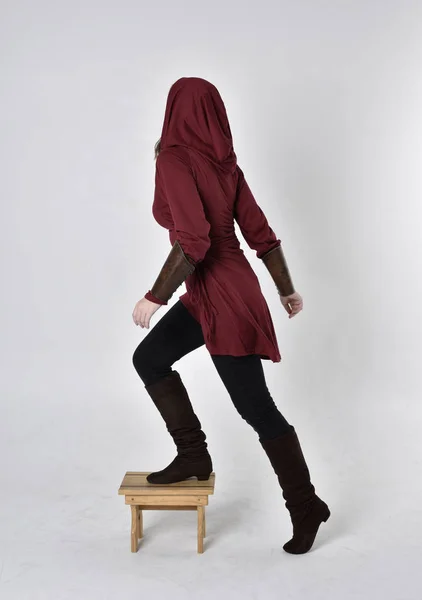 Full Length Portrait Brunette Girl Wearing Red Fantasy Tunic Hood — ストック写真