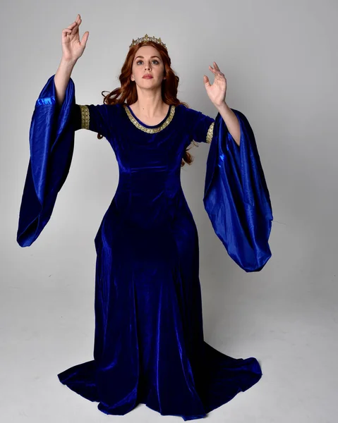 Full Length Portrait Girl Wearing Long Blue Velvet Gown Golden — Stock Photo, Image