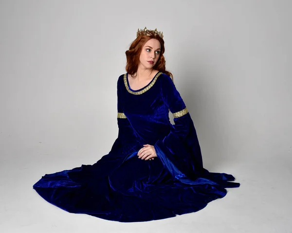 Full Length Portrait Girl Wearing Long Blue Velvet Gown Golden — Stock Photo, Image