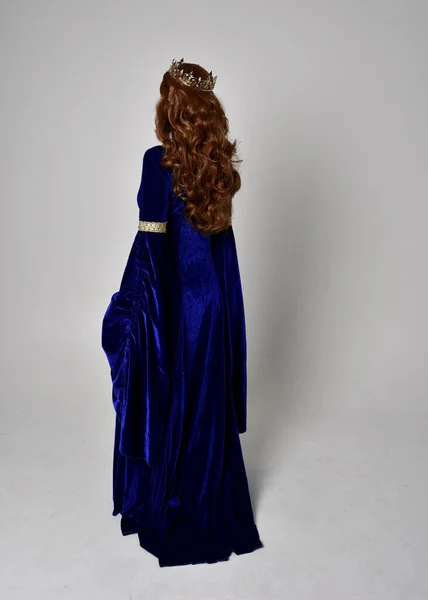 Full Length Portrait Girl Wearing Long Blue Velvet Gown Golden — Stock Photo, Image