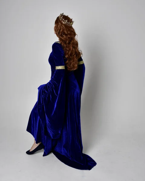 Full Length Portrait Girl Wearing Long Blue Velvet Gown Golden — Stock Photo, Image