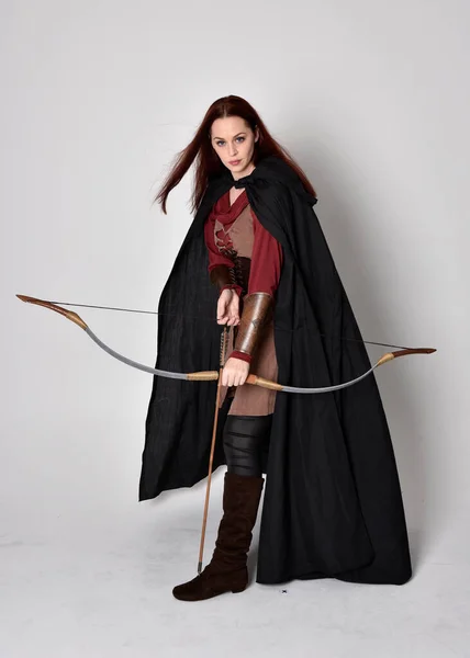 Full Length Portrait Girl Red Hair Wearing Medieval Archer Costume — Stock Photo, Image