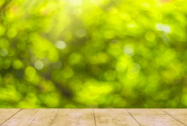 Balkon Kayu Dengan Latar Bokeh Hijau Kabur — Stok Foto