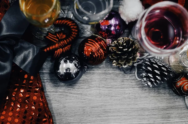 Weihnachts Und Holztisch Von Oben Mit Dekorationen Weinglas Champagner Und — Stockfoto