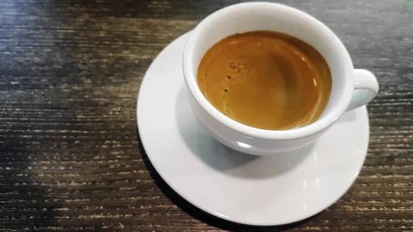 Blick Auf Nahaufnahme Morgens Mit Heißem Espresso Weißem Glas Auf — Stockfoto