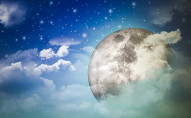 Supermoon gece gökyüzü ve bulutlar doğa ve romantizm kavramı ile harika bir gece ile arkasında gizli yıldız