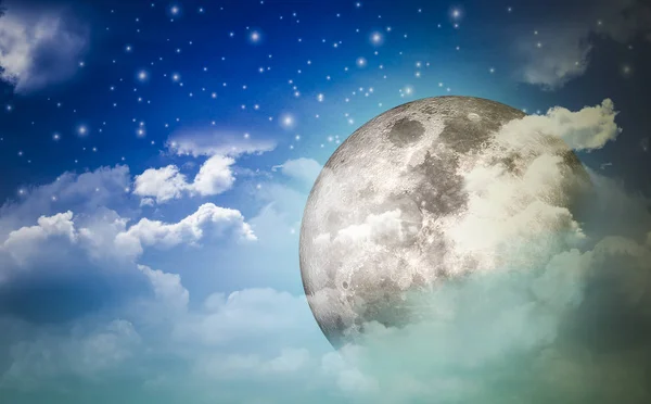 Superluna Nel Cielo Notturno Stelle Nascoste Dietro Nuvole Con Una — Foto Stock