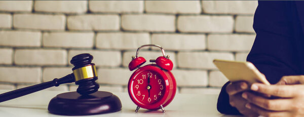 Контроль женщин-аукционисток, список победителей онлайн-аукционов, остроумие
