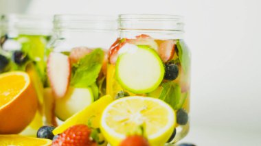 Sağlıklı içecekler çiftlik organik meyve yapılmış, Detox meyve karışık Wi