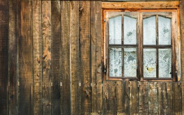 Eski bir ahşap ev eski ahşap pencere.