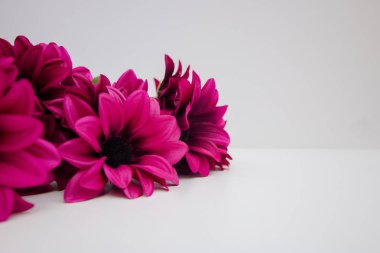 buket koyu kırmızı yapay çiçek, dekoratif çiçek dekorasyon.