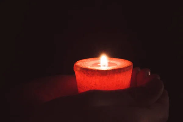 Lonely Flame Burning Red Candle Hand Dark — Stock Photo, Image