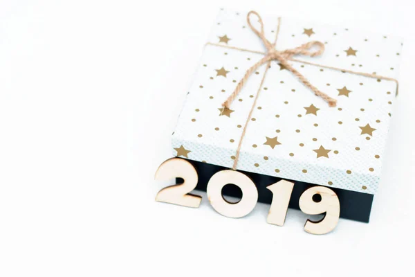 Gift Box Symbol Numbers 2019 New Year White Background Simple — Stock Photo, Image