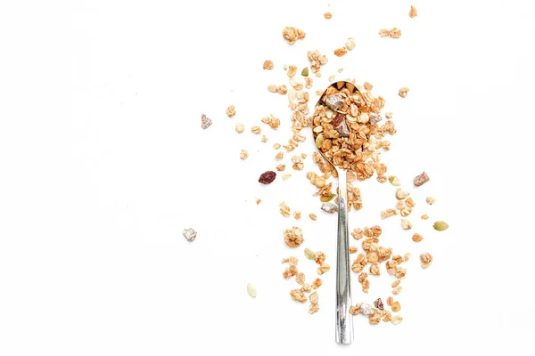 Crujiente muesli en una cuchara cereales de desayuno aislados sobre un fondo blanco, enfoque selectivo, vista superior — Foto de Stock