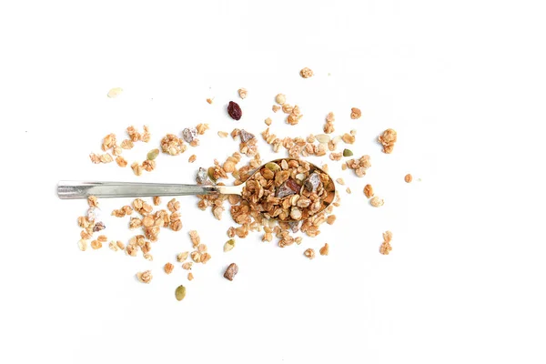 Crujiente muesli en una cuchara cereales de desayuno aislados sobre un fondo blanco, enfoque selectivo, vista superior — Foto de Stock