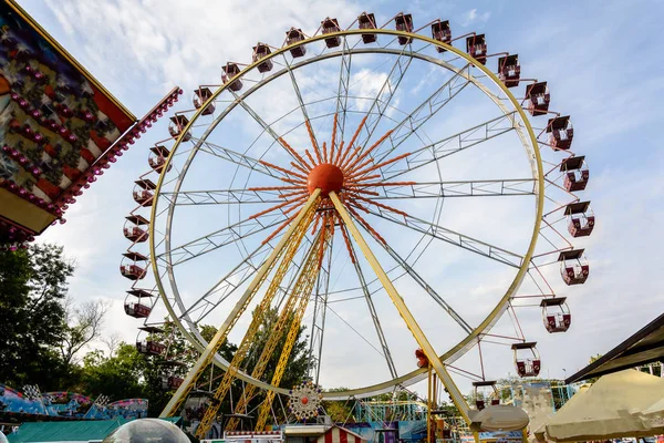 オデッサ市娯楽公園内の見どころ — ストック写真