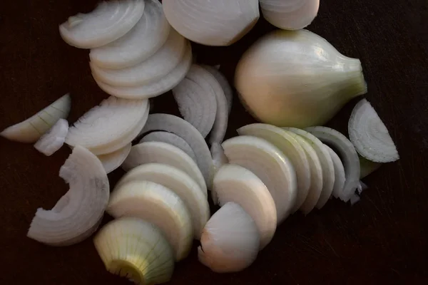 Rodajas Cebolla Blanca Cortadas Una Tabla Madera 2018 — Foto de Stock