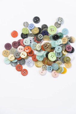 Renkli düğmeler çerçeve, beyaz 2-18 izole