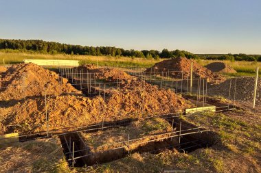 Bir kulübe için ahşap döşeme beton döşeme