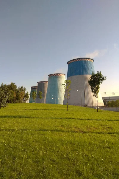 Ukraińskiej elektrowni atomowej w pobliżu drogach — Zdjęcie stockowe