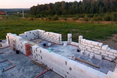 2018 üzerinde duvarlar inşa inşaat alanında gaz beton bloklar