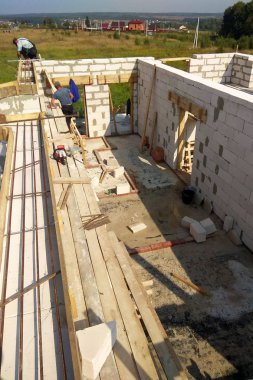 Takviye zaten dikilen duvara 2018 döşeme