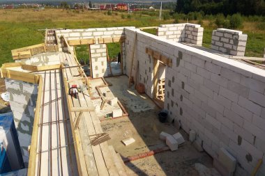 Takviye zaten dikilen duvara 2018 döşeme