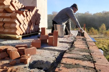 ana duvar resmi bir çimento harç ve mala 2018 kullanarak tuğla duvar