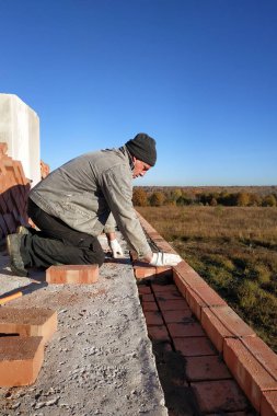 Oluşturucu bir çimento harç bir tuğla duvar 2018 yapımı için kullanır.