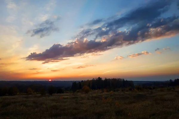 Jest Jak Słońce Zachodzi Polu Późną Jesienią Roku 2018 — Zdjęcie stockowe