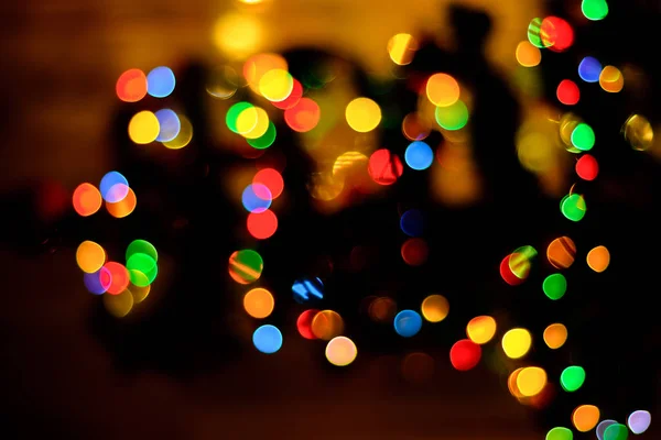 Bokeh Azul Verde Amarelo Fundo Uma Nova Árvore Natal Borrada — Fotografia de Stock