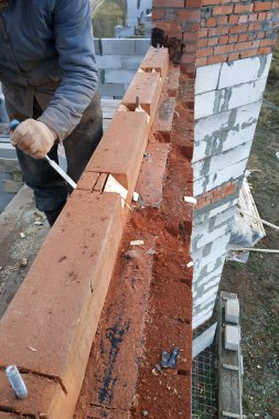 Ahşap binanın içinde öğütmek için biraz Sihirbazı'nı kullanır 2018