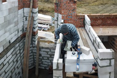 Bir mala kullanarak asıl gasblocks inşaat alanında 2018 yapış yapış bir çözümle tutkallar