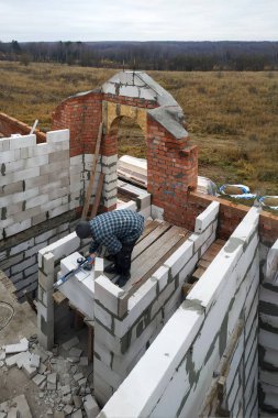 Bir mala kullanarak asıl gasblocks inşaat alanında 2018 yapış yapış bir çözümle tutkallar