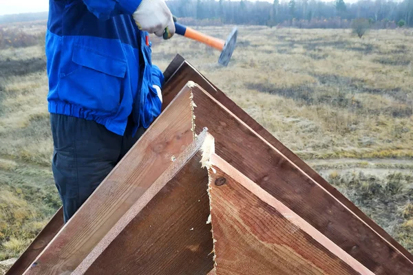 işçi kirişleri çatı çerçeve 2018 vuruyor.