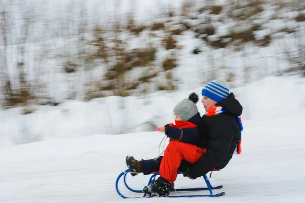 Liten Pojke Kälkåkning Vintern Rörelseoskärpa 2019 — Stockfoto