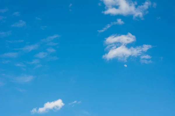 Lua Céu Azul Claro Com Nuvens 2019 — Fotografia de Stock