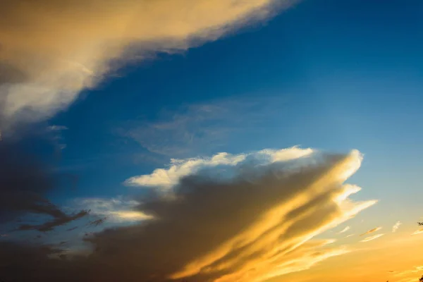 Nuvens Brancas Céu Azul Durante Pôr Sol Ucrânia 2019 — Fotografia de Stock