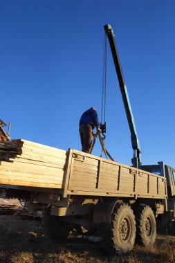 Vinç tarafındaki insanlar 2019 yardımıyla boşaltma tahtaları