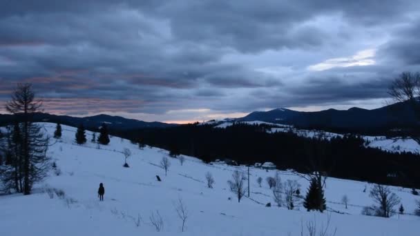 Zametání Dawn Time Lapse Údolí Malou Vesnicí Uhnízděný Úpatí Zasněžené — Stock video