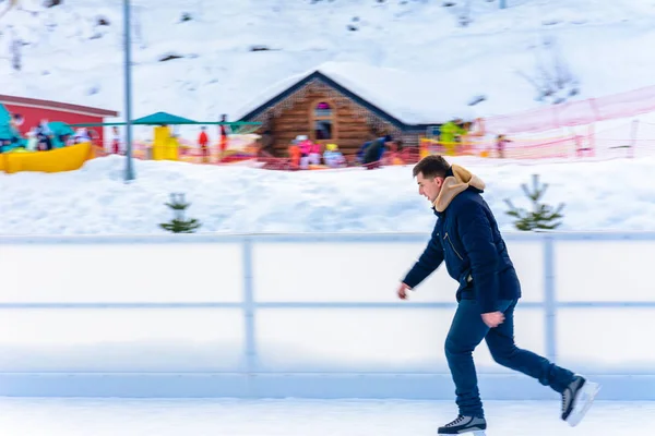 Beginner Man Rides Skating Rink Open Air Ski Resort 2019 — Stock Photo, Image
